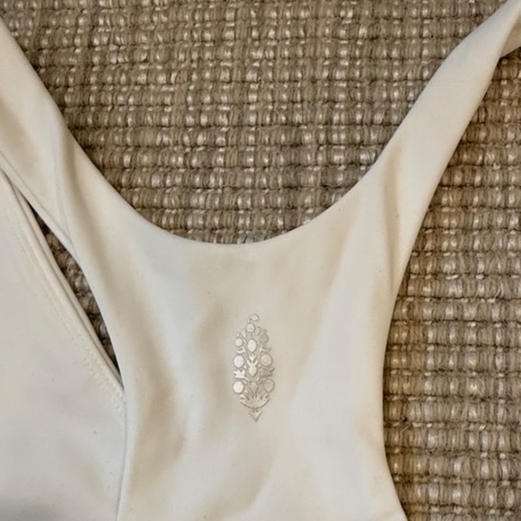 FREE PEOPLE MOVEMENT BNWT White Trophy Life Tank - Size M - Picture 5 of 6